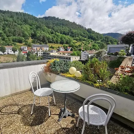 Terrassenwohnung Mit Toller Aussicht & Zentrumsnah Apartmán